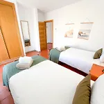 Mia - Peerless Bond Vila Albufeira