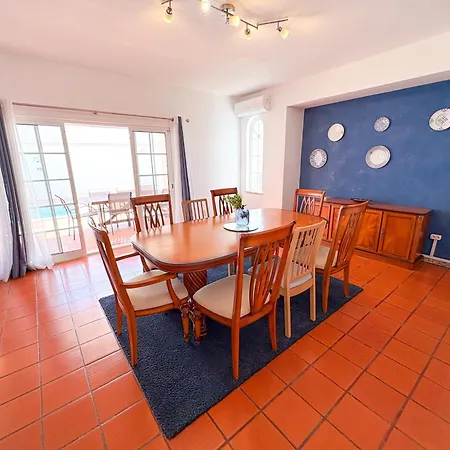 Mia - Peerless Bond Албуфейра