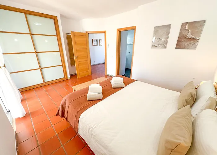 Mia - Peerless Bond Villa