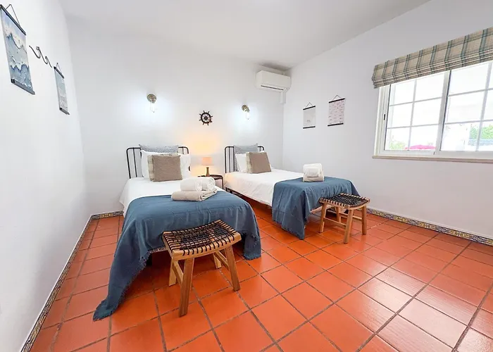 Mia - Peerless Bond *