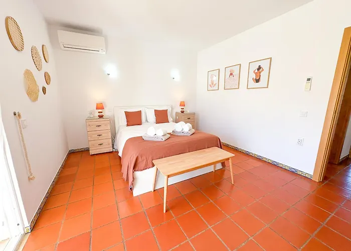 Mia - Peerless Bond * Albufeira