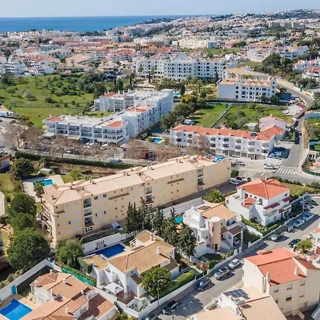 Mia - Peerless Bond *